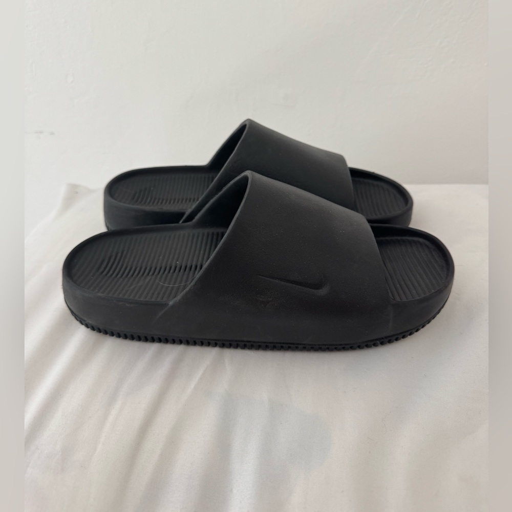 Nike stay calm slides. Size women’s ten. Description for more details